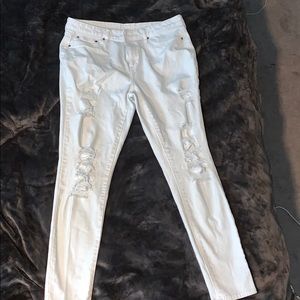 🔴White distress skinny jeans